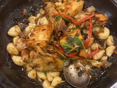 招牌广式鱼头砂锅-永記粤菜·五指毛桃花雕鸡煲(九亭店)