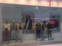 -优衣库(太原龙湖万达广场店)