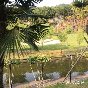 莫干山观云高尔夫庄园,位于中国千年名山