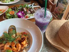 -Chom Cafe and Restaurant