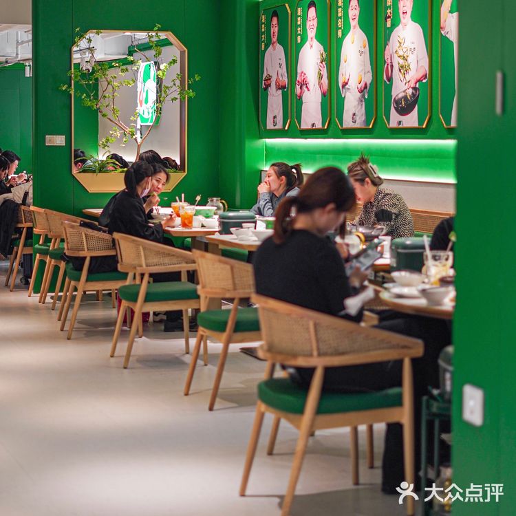 排队也值得吃的费大厨｜辣椒🌶️炒肉绝了！