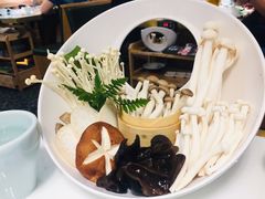 菌类拼盘-洪氏嗨捞·猪肚鸡火锅(阳光天地店)