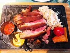 慕尼黑风味脆皮猪肘-蜜桃花开·中西融合菜E&W(南长街店)