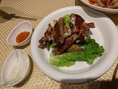 馕坑果木烤羊排-巴扎美食·新疆菜·西域歌舞表演餐厅(新疆大厦店)