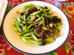 鸡枞菇炒芦笋-闯关东东北农家菜(崂山石老人店)
