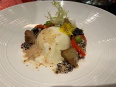 温泉蛋鹅肝藜麦沙拉-食间牛排(湖西路店)