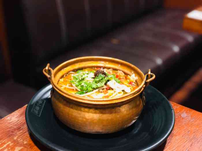 滇缅小厨(宁海路店)-"滇缅小厨在宁海路新开的一家店,环境是改装.