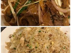 乾炒牛河和鹹魚雞粒炒飯-皇后餐厅-煲仔·小菜·打边炉(古北店)