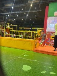 -蹦蹦跳跳(新奥购物中心店)