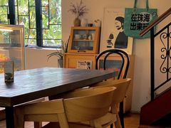 靠窗位-彳亍咖啡·这里(水湾路店)