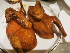玻璃皮润烧乳鸽皇-富力丽思卡尔顿酒店·丽轩中餐厅