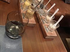 配套的盐与酱汁-恰餐厅及酒吧 CHAR Bar & Grill (北京丽都皇冠假日店)