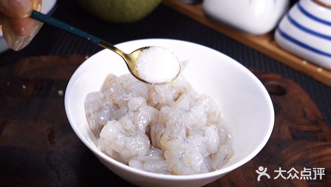 哈密瓜炒虾仁，这是什么神仙美味额！太好吃了呀！