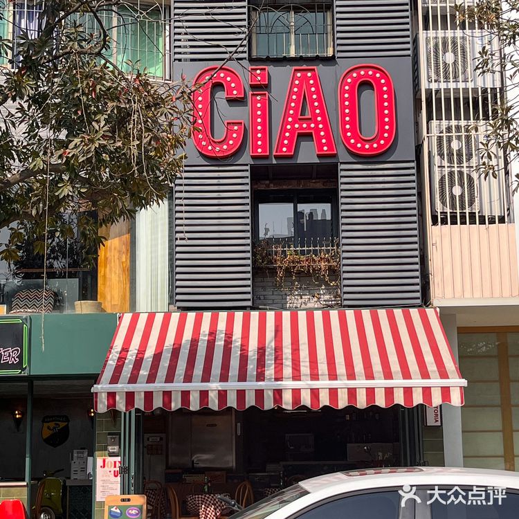 真的很难不爱这家街头意式餐厅🍴超有氛围☀️