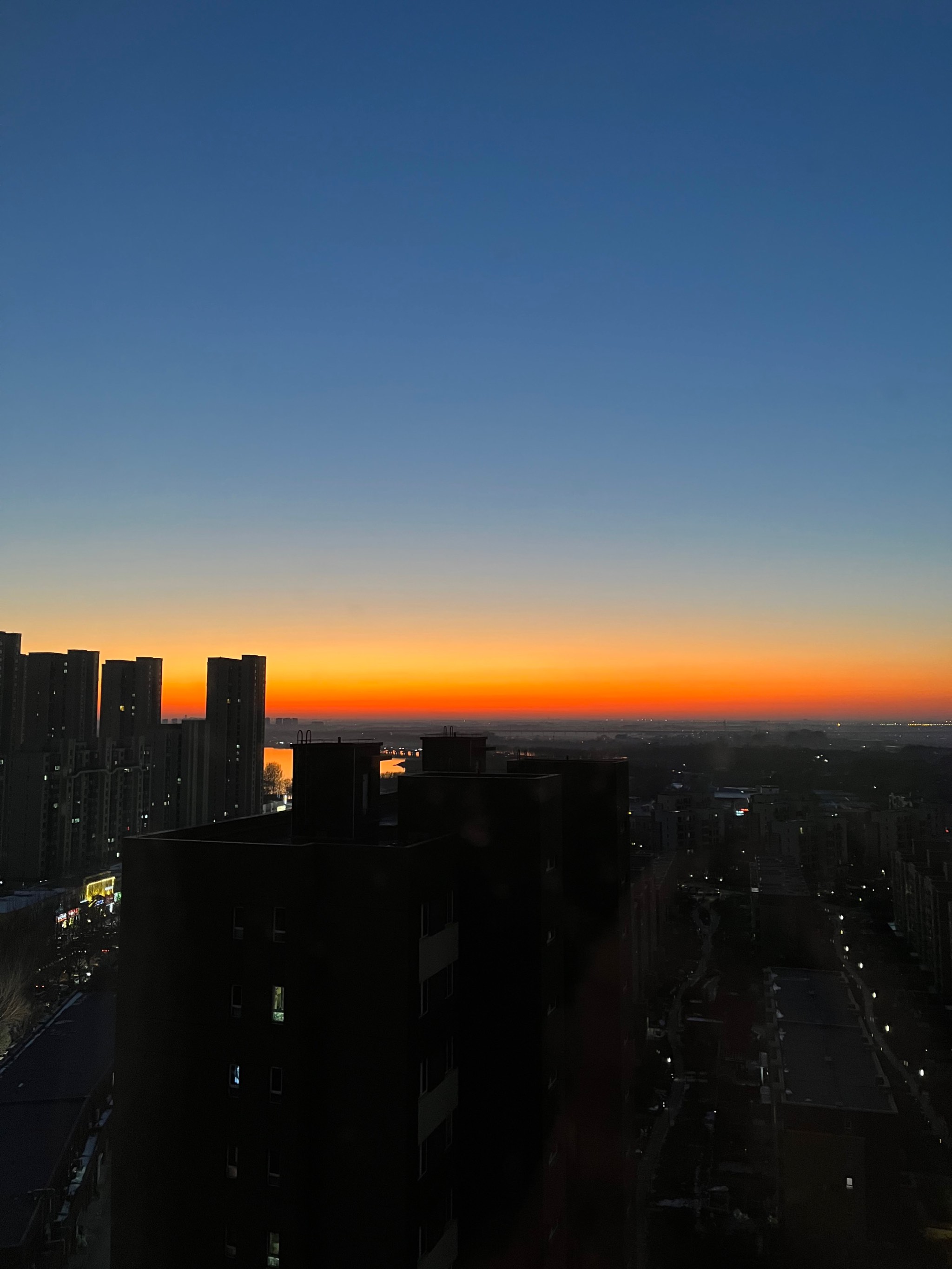 沈阳丁香湖夜景图片