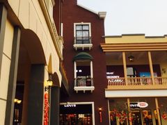 -王府井奥莱临潼小镇(临潼店)