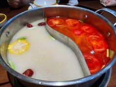 双拼锅底（番茄罗宋+豚骨浓汤）-澳门星记猪骨(虹口龙之梦店)