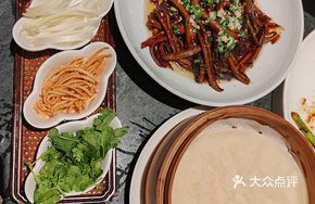 Freshly Sliced Eel in Crispy Oil with Thin Pancakes