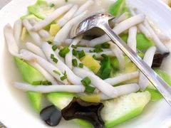 丝瓜木耳浸沙虫-轩记海鲜餐厅·四十五年老字号·经典粤菜(西区彩虹店)