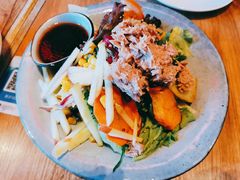 金枪鱼蔬菜色拉配培煎芝麻酱-玛格萝妮(汇智国际商业中心店)