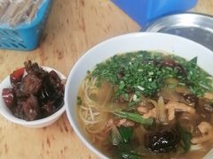 -越洋肖氏老米线(杨家坪店)