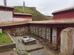 -比如骷髅墙景区