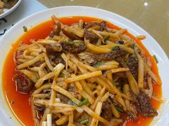 酸笋炒肥肠-红鼻子桂林米粉(金唐新光界店)