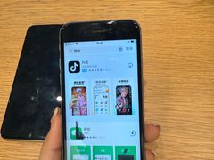 -Apple零售店(华贸购物中心店)