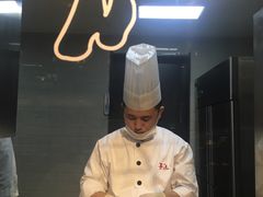 摆肉师傅-手选潮汕鲜活牛肉火锅(二七广场店)