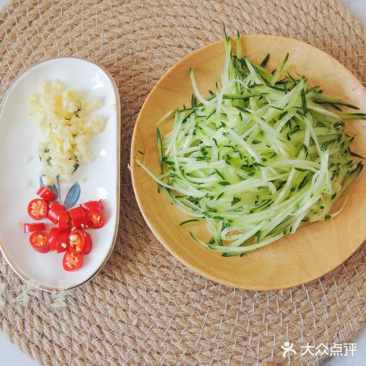 牛肉酱拌刀削面,超简单一人食