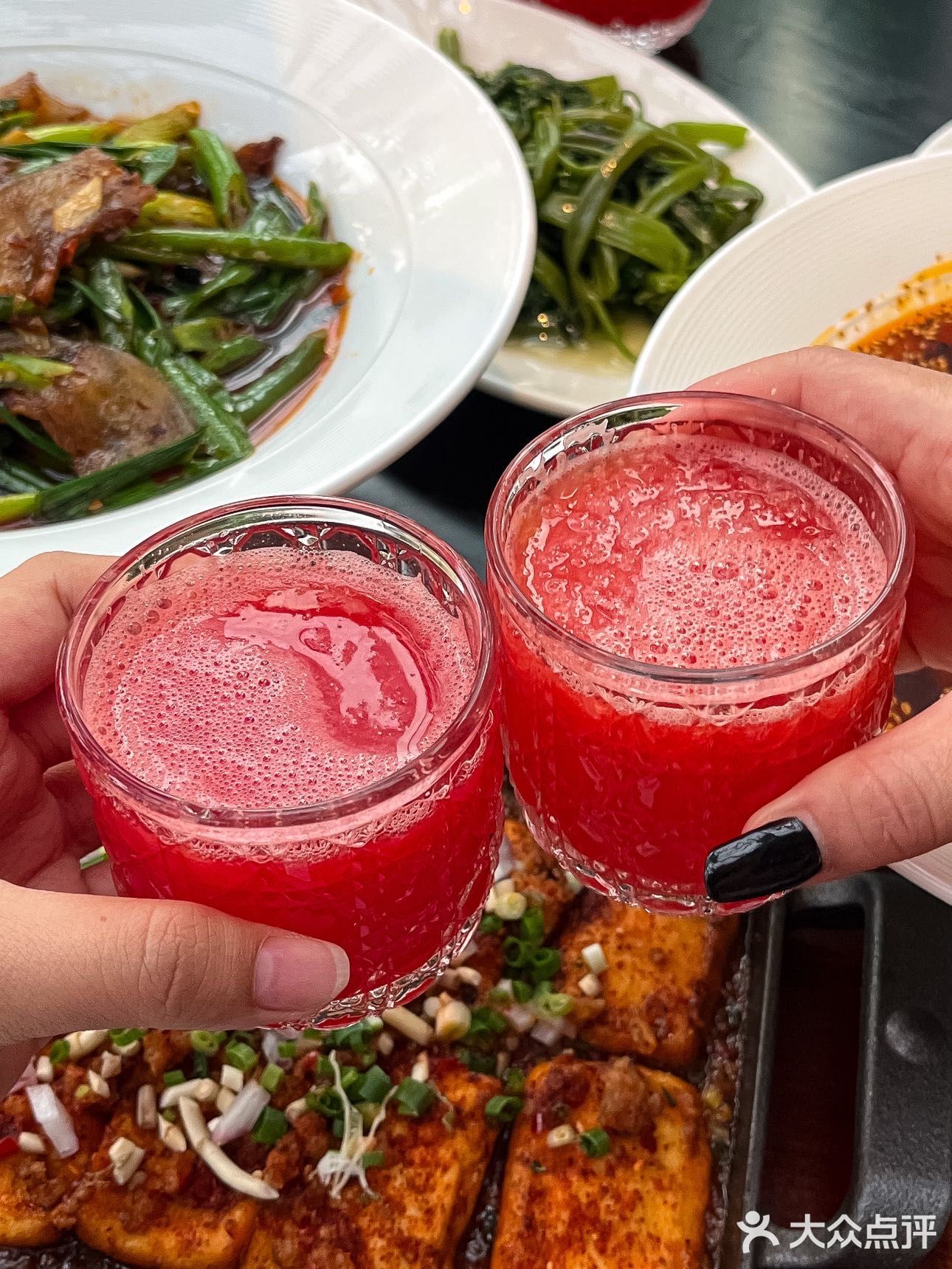 在重庆  一定会和朋友们一直去的音乐餐酒吧～