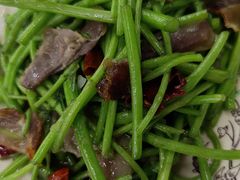 腊肉炒藜蒿-小民大排档(光谷店)