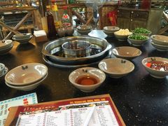 -茅草房·河畔园林火锅