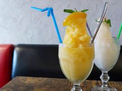 -layback cafe & bar