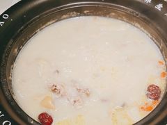 -洪氏嗨捞·广东猪肚鸡·椰子鸡火锅(西咸万象城店)