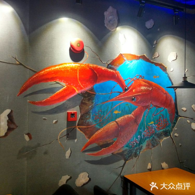 靠近南昌路，室外环境可谓安静优雅。餐厅内部空间也很大