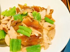 黑猪肉炒香菌-一坐一忘云南菜(嘉里中心店)