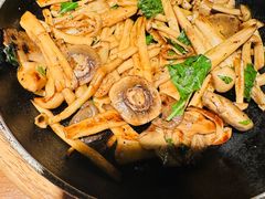 橄榄油煎三种菇-庆春朴门(前滩太古里店)