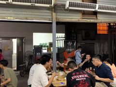 等位区-威邵鸡煲(西华路总店)