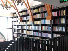 -钟书阁(松江泰晤士小镇店)