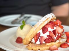 -ROAST coffee & eatery
