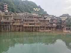 -临江餐馆二楼美食部落