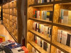 -新华里咖啡书吧(新华书店小寨店)