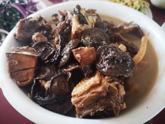 炖鸡-北京龙庆四季香农家饭庄·灶台鱼·碳烤虹鳟鱼(龙庆峡店)