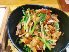 -老滇山寨•云南特色菜•地方菜•民族风情歌舞表演(金碧店)