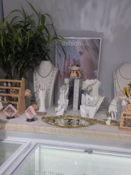 -AI艾耳·专业手工耳洞·穿孔美学馆