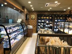 面包甜点陈列柜-红跑车(三牌楼店)