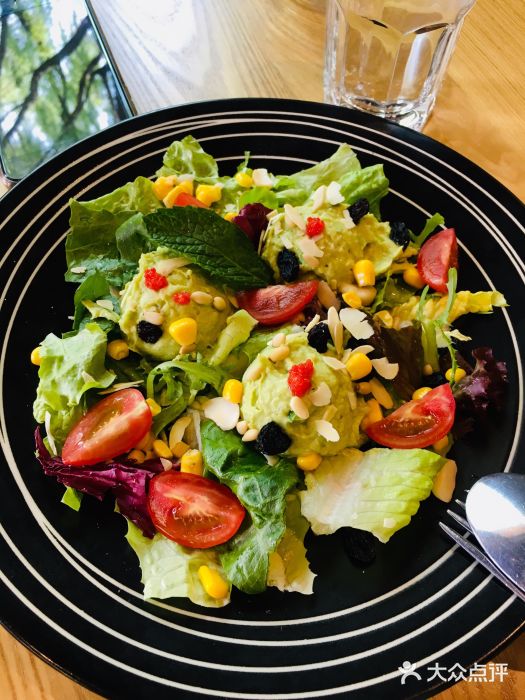 爱舍西餐鲜酿啤酒坊(湖西店)牛油果土豆泥沙拉图片