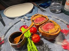 惠灵顿牛排-弦月窗LUNETTE BY AMANDA(复兴路店)