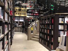 -钟书阁(群光广场店)